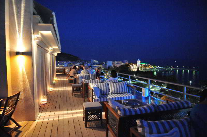 Park Hotel Volos Exteriör bild